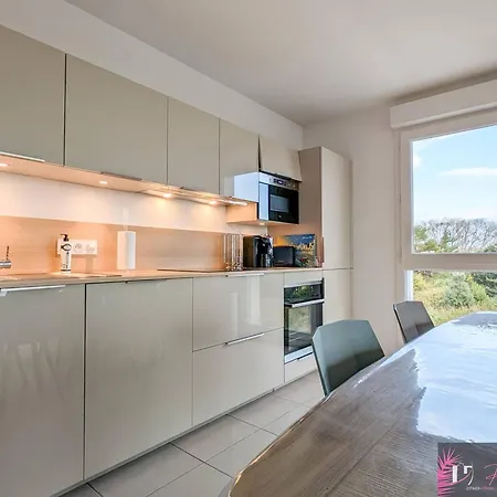 Spacieux Aux Minimes Avec Parking Pres De La - Fr-1-825-66 Apartment La Rochelle (Charente-Maritime)