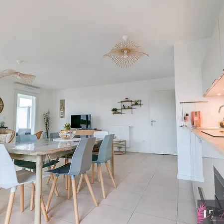 Apartment Spacieux Aux Minimes Avec Parking Pres De La - Fr-1-825-66 La Rochelle (Charente-Maritime)
